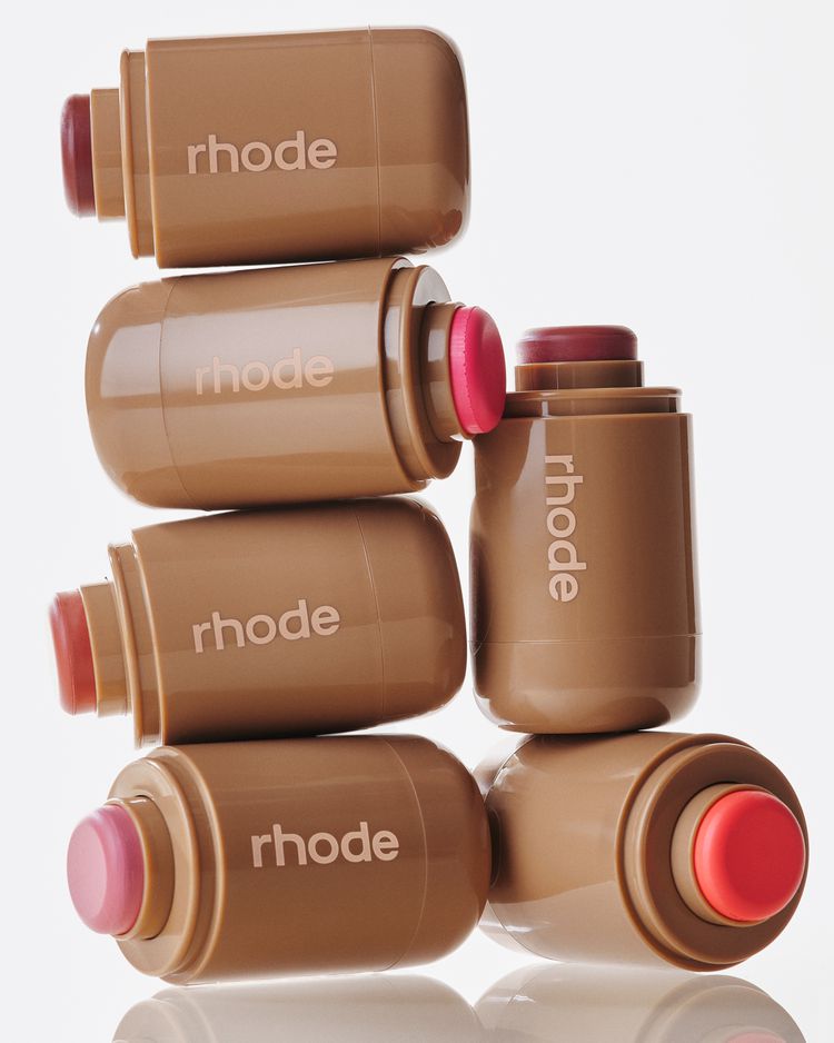 Hailey Bieber rhode pocket blush sensitive skin dry skin make up cosmetic sun kissed look dewy skin review