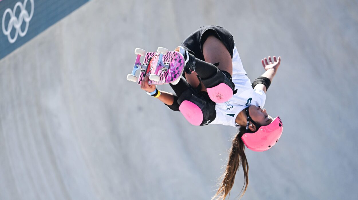 14 years old Arisa Trew Shines in skateboarding at the Olympic Games: Youngest Australian to win gold at Paris 2024, skatepark event, Australia