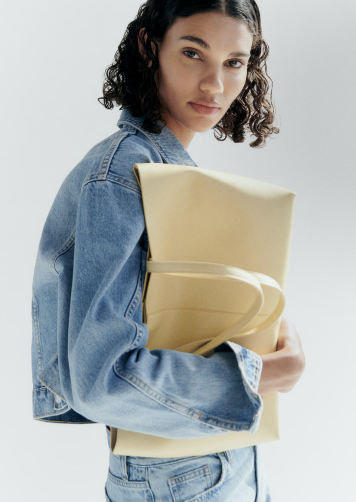 2024 Back-to-School Style: Pre-Fall Outfits and Accessories You Need for September, back to school outfits, casual outfits, autumn school outfits, casual school outfits, women school outfits, early fall outfit, yellow butter, bag