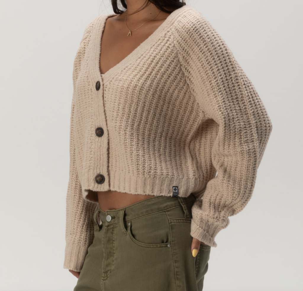 2024 Back-to-School Style: Pre-Fall Outfits and Accessories You Need for September, back to school outfits, casual outfits, autumn school outfits, casual school outfits, women school outfits, early fall outfit, cardigan, cozy knits